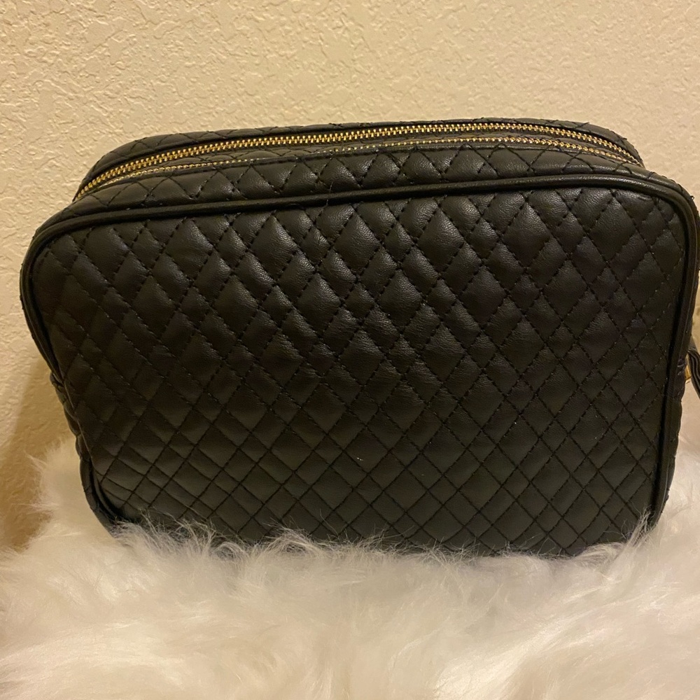 Vince Camuto Quilted Black Crossbody Makeup/Travel Bag - Picture 3 of 6